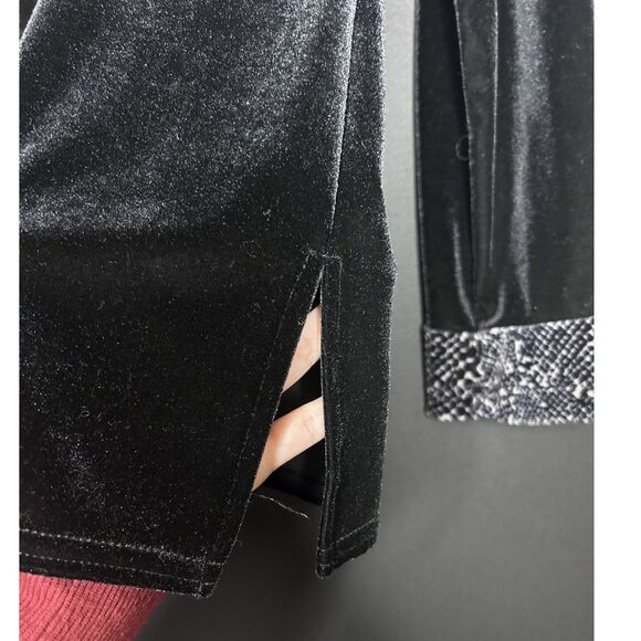 Women's Vintage Black Velvet Boat Neck Pendant Animal Print Holiday NYE Blouse - Picture 5 of 6